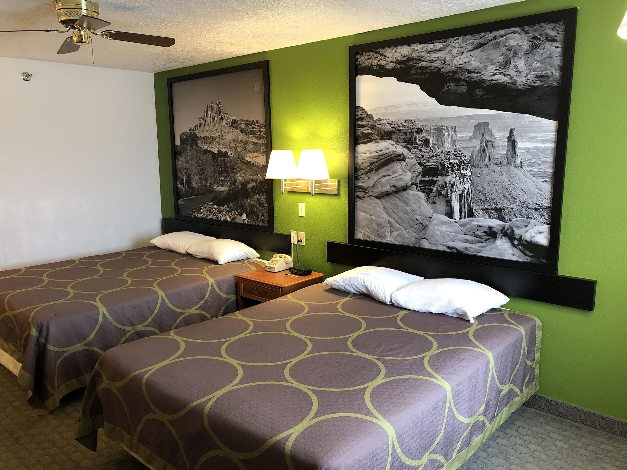 Super 8 By Wyndham Price Motel Ngoại thất bức ảnh