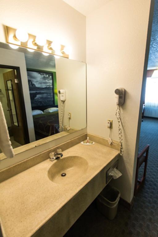 Super 8 By Wyndham Price Motel Ngoại thất bức ảnh